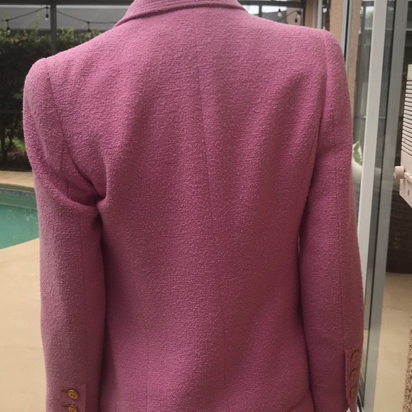 RARE  bubblegum coloured CHANEL SUIT. - Picture 7 of 8
